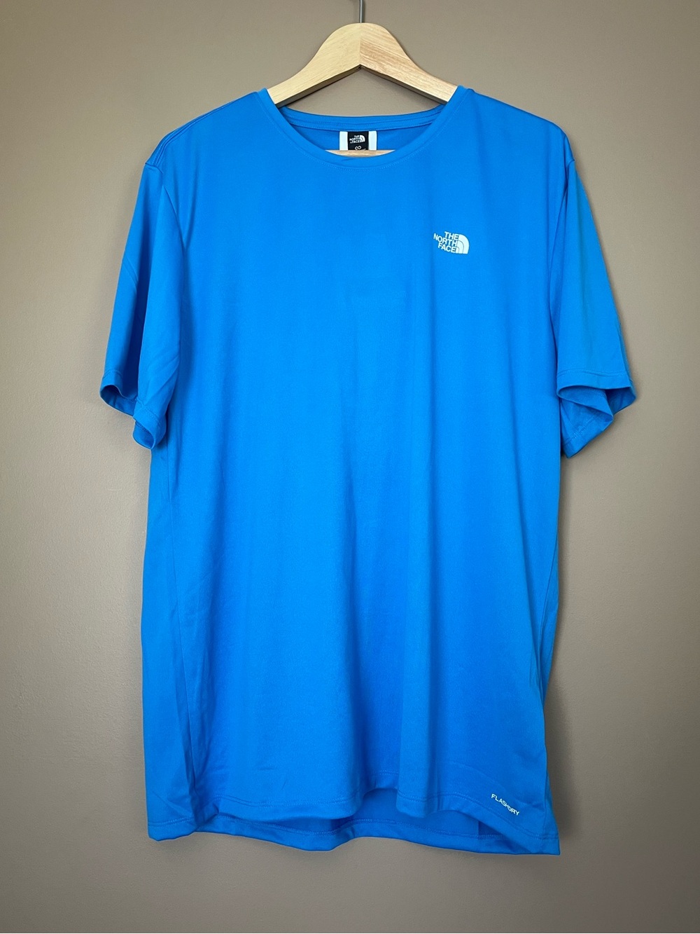 {The North Face} Elevation Short Sleeve Tee in Super Sonic Blue - Mens Large